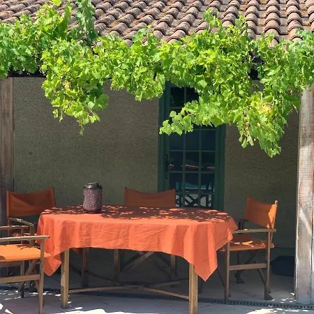 Mas Des Prevots Bed & Breakfast Noves