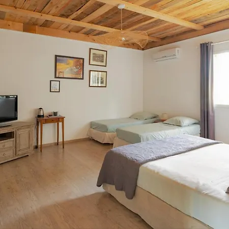 Mas Des Prevots Bed & Breakfast Noves
